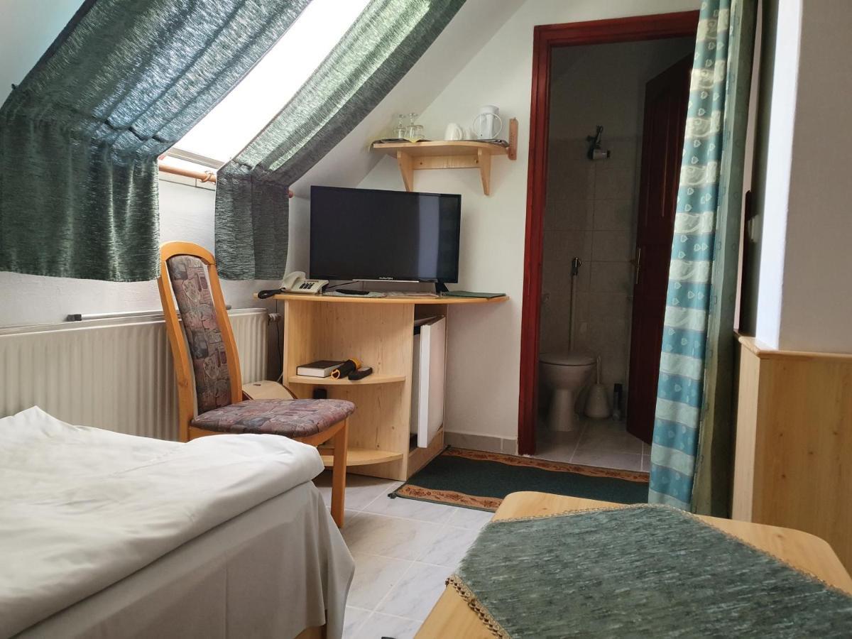Gala Panzio Hotel Simontornya Eksteriør billede