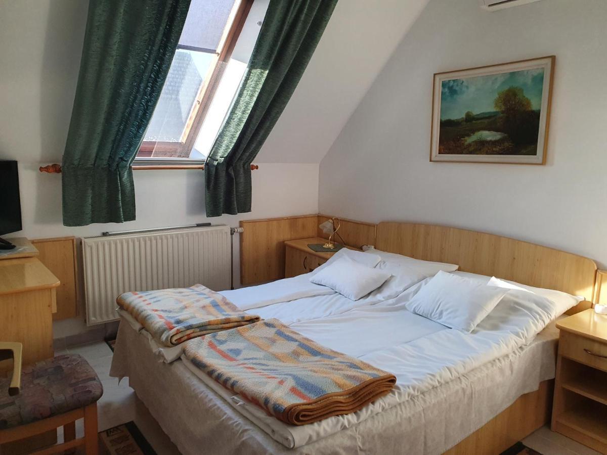 Gala Panzio Hotel Simontornya Eksteriør billede
